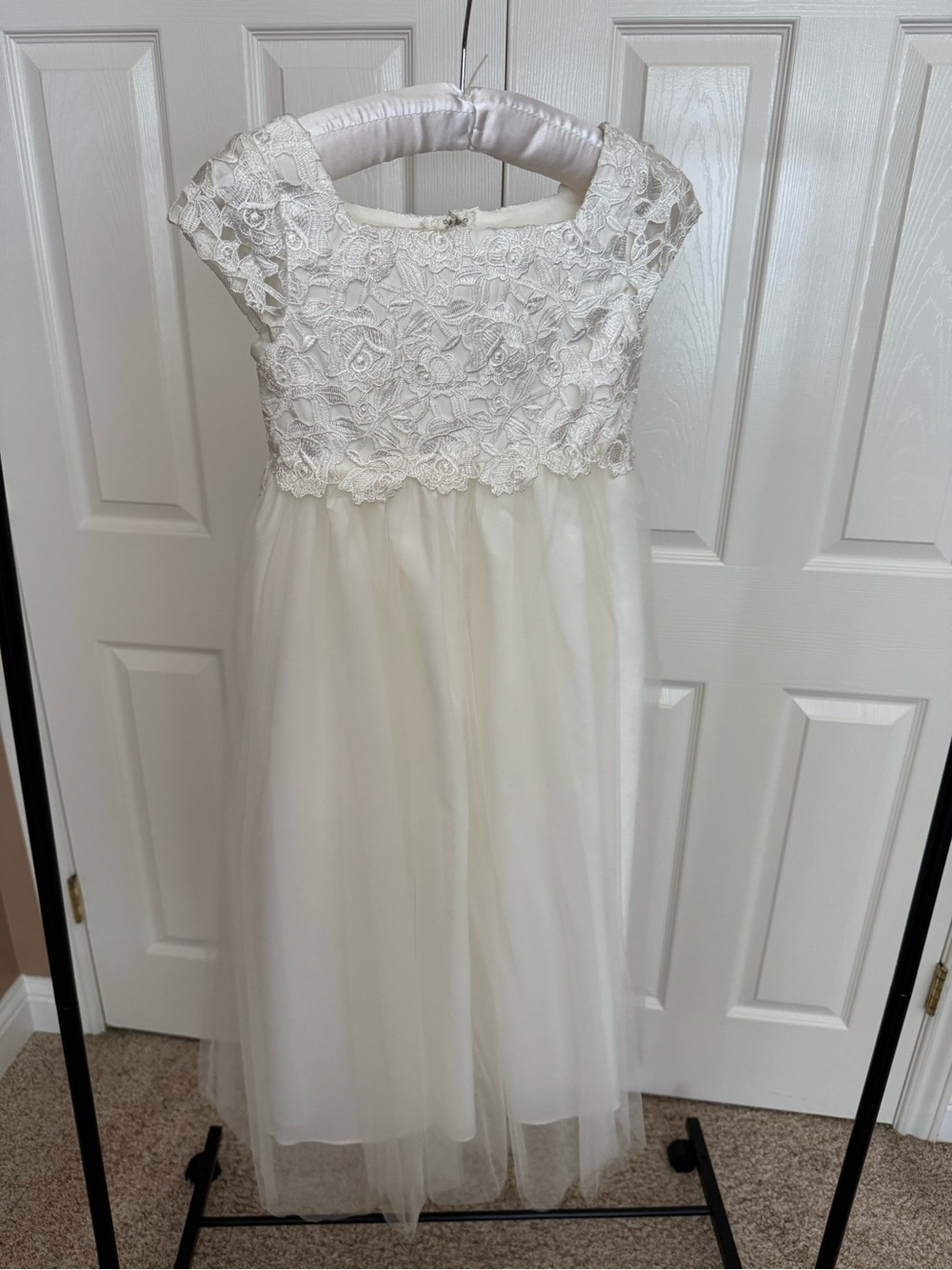 Sweetie Pie Collection Ivory Lace Tulle Flower Girl Dress, size 6